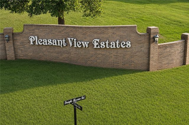87 W Valley View Drive, Russellville, AR 72802