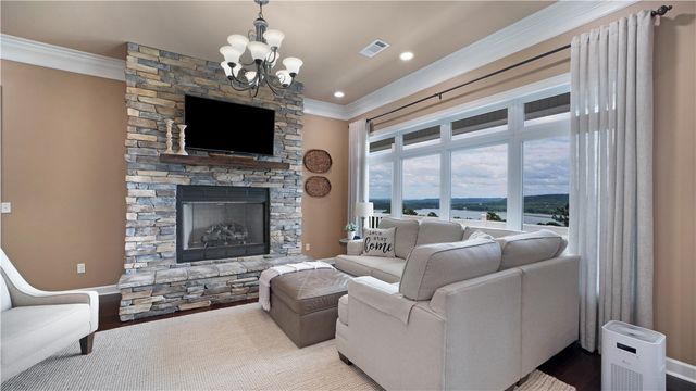 87 W Valley View Drive, Russellville, AR 72802