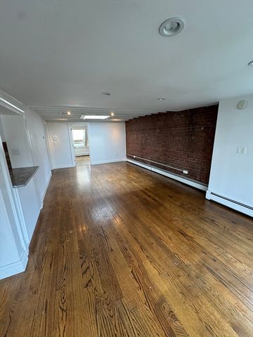 12 Aberdeen St 3, Boston, MA 02215