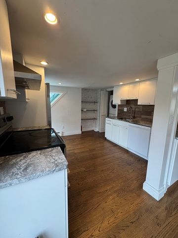 12 Aberdeen St 3, Boston, MA 02215