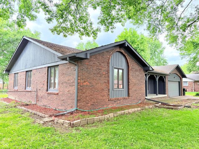 202 Meander Way, Greenwood, IN 46142