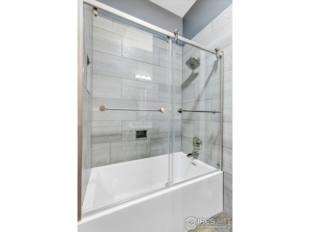 8568 Foxhaven Ct, Longmont, CO 80503