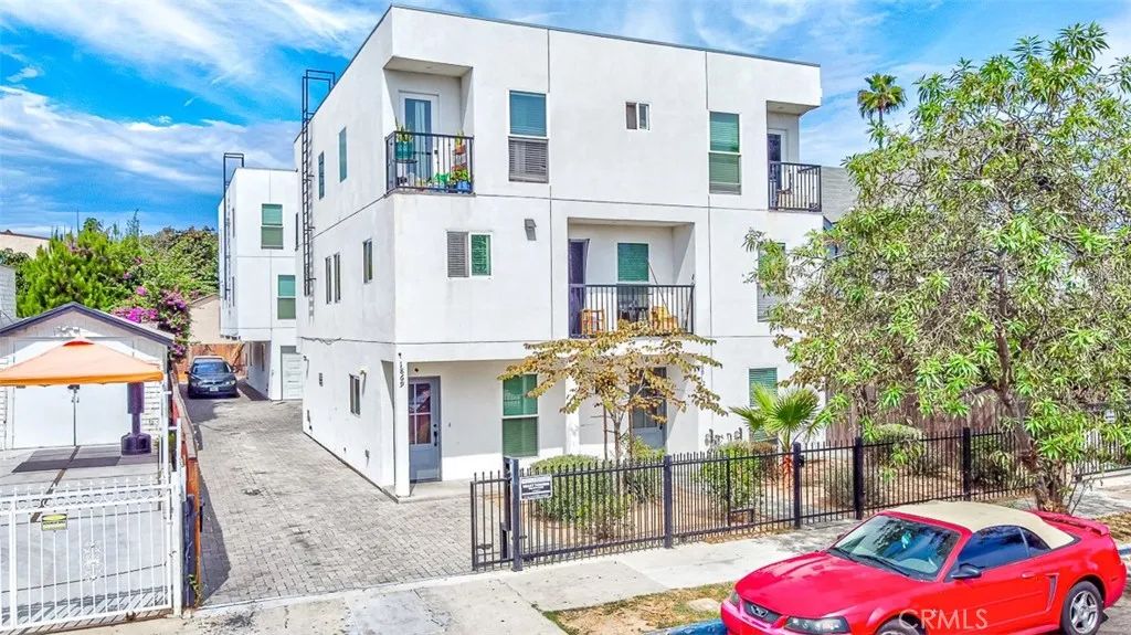 1869 W 24th Street, Los Angeles, CA 90018
