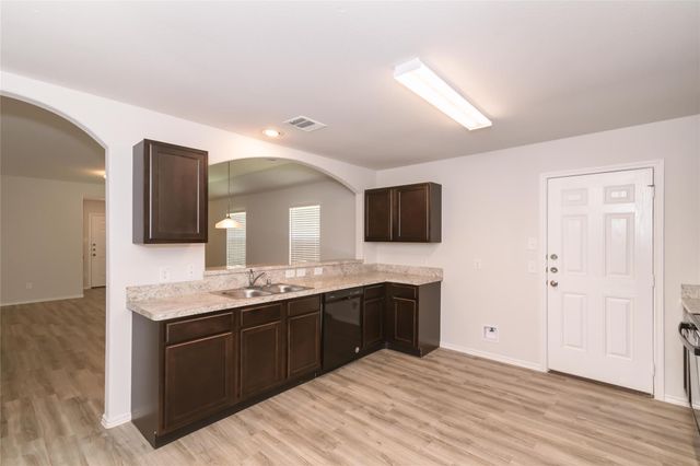 8634 Doris Oaks Circle, Houston, TX 77028