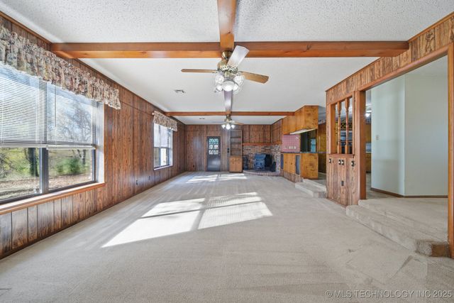 19549 S 250 Road, Okmulgee, OK 74447