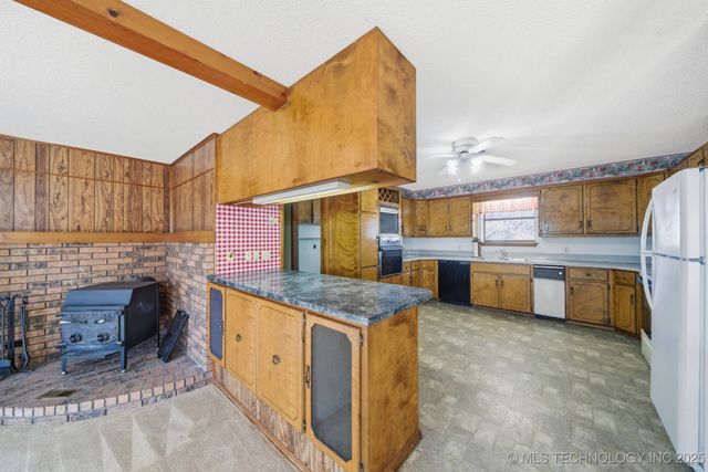 19549 S 250 Road, Okmulgee, OK 74447