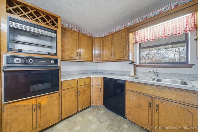 19549 S 250 Road, Okmulgee, OK 74447