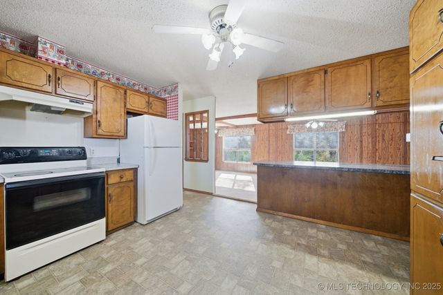 19549 S 250 Road, Okmulgee, OK 74447