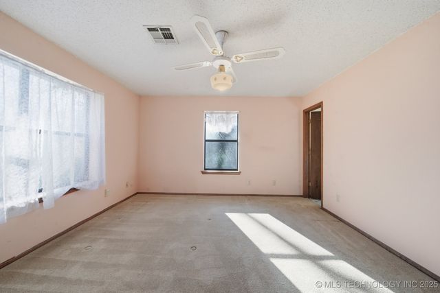 19549 S 250 Road, Okmulgee, OK 74447