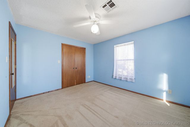 19549 S 250 Road, Okmulgee, OK 74447