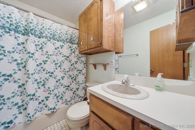 19549 S 250 Road, Okmulgee, OK 74447