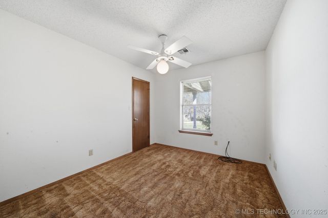 19549 S 250 Road, Okmulgee, OK 74447