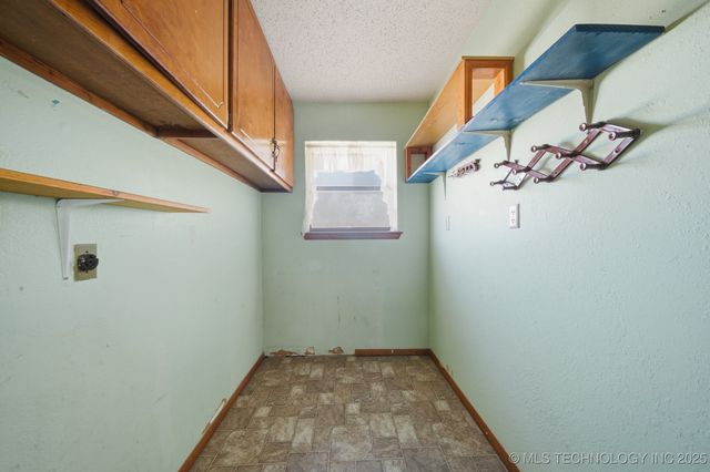 19549 S 250 Road, Okmulgee, OK 74447