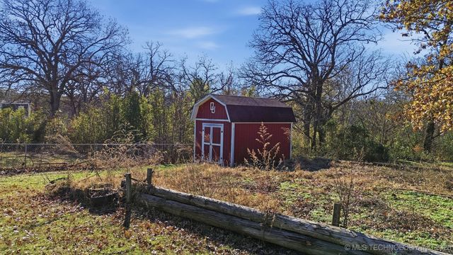 19549 S 250 Road, Okmulgee, OK 74447