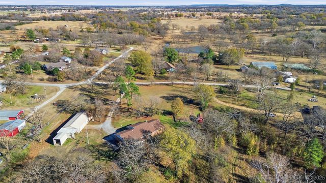 19549 S 250 Road, Okmulgee, OK 74447
