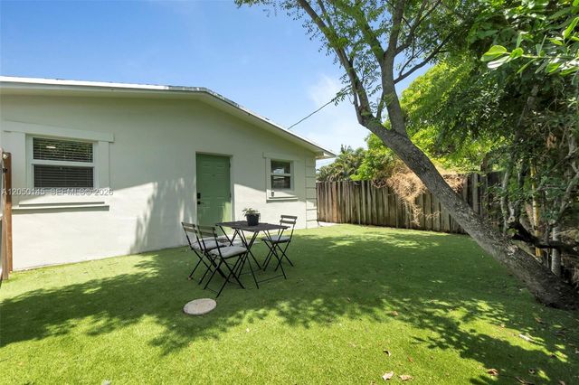 702 NW 18th Street 12, Fort Lauderdale, FL 33311