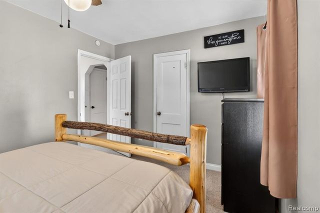 4140 Syracuse Street, Dearborn Heights, MI 48125