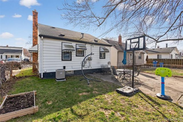 4140 Syracuse Street, Dearborn Heights, MI 48125