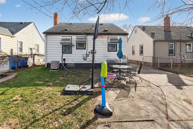 4140 Syracuse Street, Dearborn Heights, MI 48125