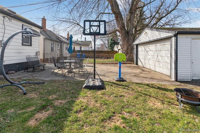 4140 Syracuse Street, Dearborn Heights, MI 48125