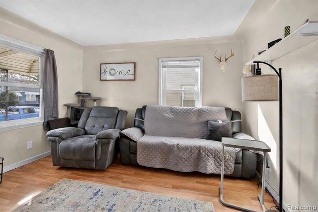 4140 Syracuse Street, Dearborn Heights, MI 48125