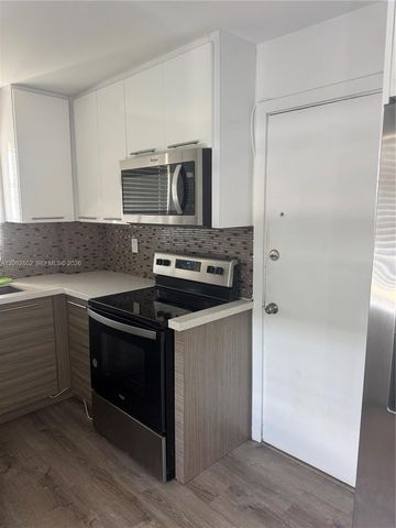19001 NE 14th Avenue 312, Miami, FL 33179