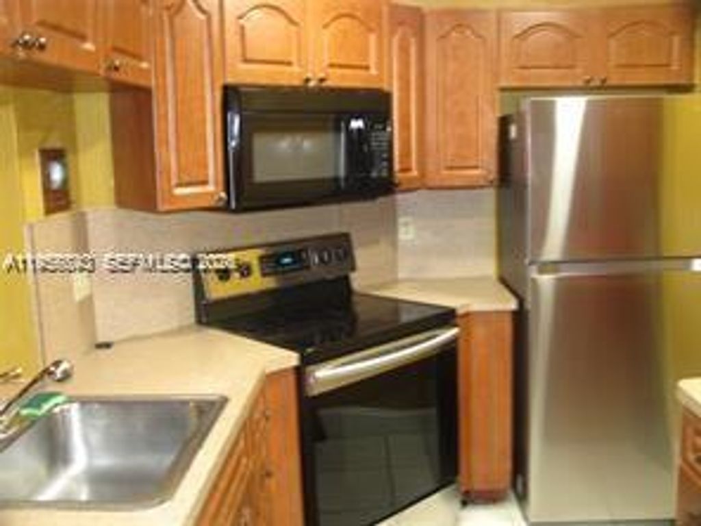 900 NE 209th Ter 104-31, Miami, FL 33179