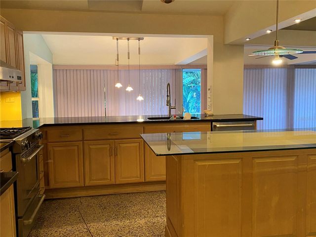 3300 MINEOLA DRIVE, Sarasota, FL 34239