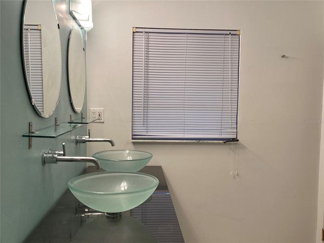 3300 MINEOLA DRIVE, Sarasota, FL 34239