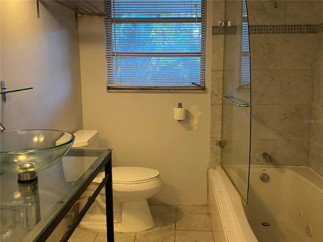 3300 MINEOLA DRIVE, Sarasota, FL 34239