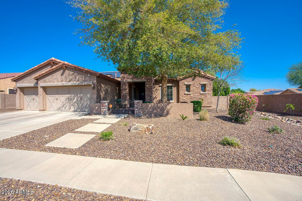 19326 W MEDLOCK Drive, Litchfield Park, AZ 85340 — photo 2