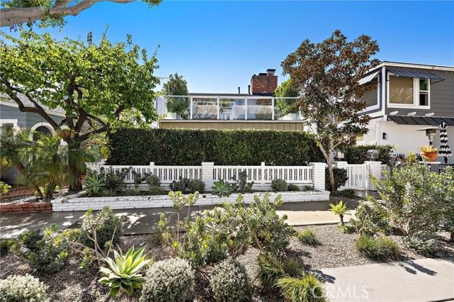 1613 E Balboa, Newport Beach, CA 92661