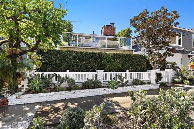 1613 E Balboa, Newport Beach, CA 92661