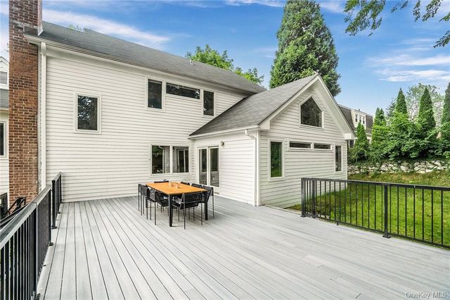 4 Parkfield Road, Scarsdale, NY 10583