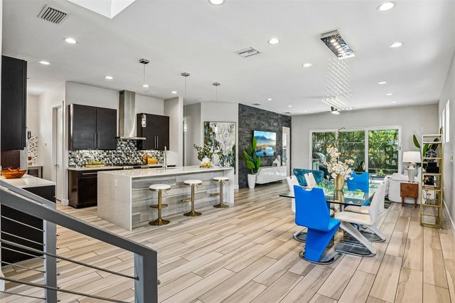 2706 W TRILBY AVENUE, Tampa, FL 33611