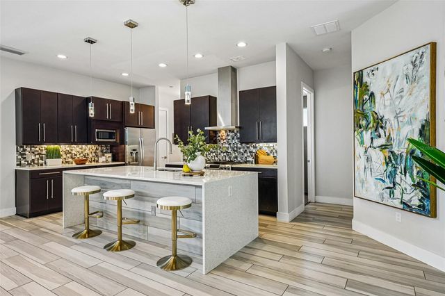 2706 W TRILBY AVENUE, Tampa, FL 33611