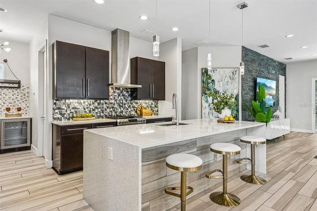 2706 W TRILBY AVENUE, Tampa, FL 33611