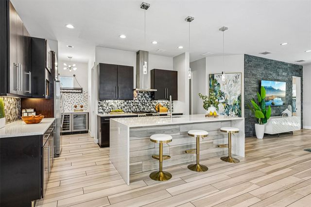 2706 W TRILBY AVENUE, Tampa, FL 33611