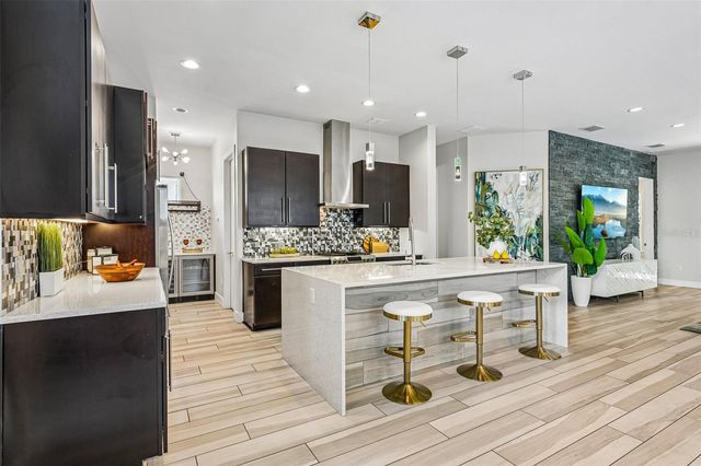 2706 W TRILBY AVENUE, Tampa, FL 33611