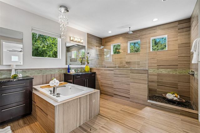 2706 W TRILBY AVENUE, Tampa, FL 33611