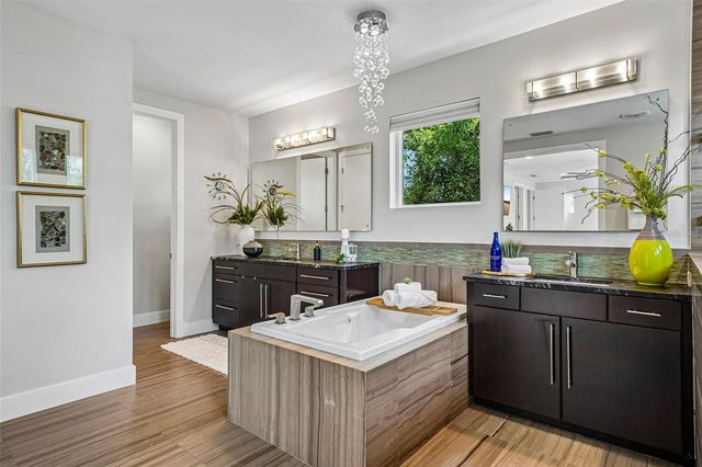2706 W TRILBY AVENUE, Tampa, FL 33611