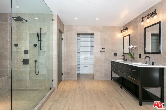 2914 Castle Heights Avenue, Los Angeles, CA 90034