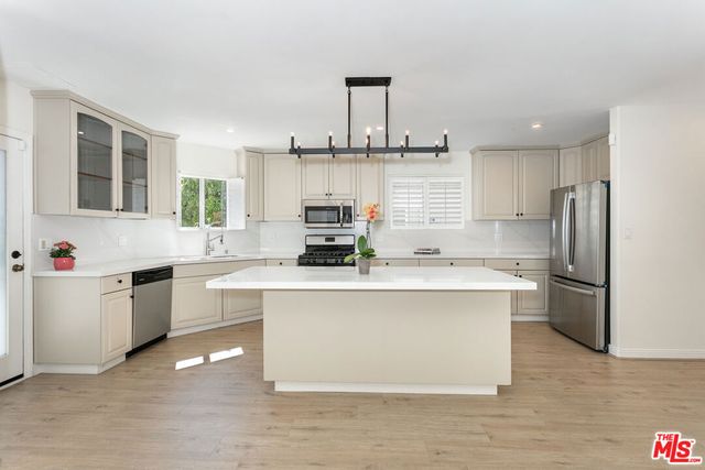 2914 Castle Heights Avenue, Los Angeles, CA 90034