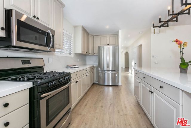 2914 Castle Heights Avenue, Los Angeles, CA 90034