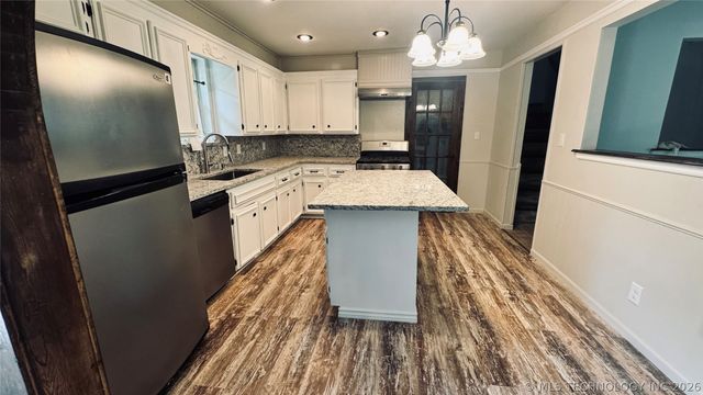 14034 E Clearview Road, Claremore, OK 74019