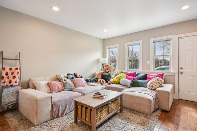 3806 W Armitage Avenue, Chicago, IL 60647