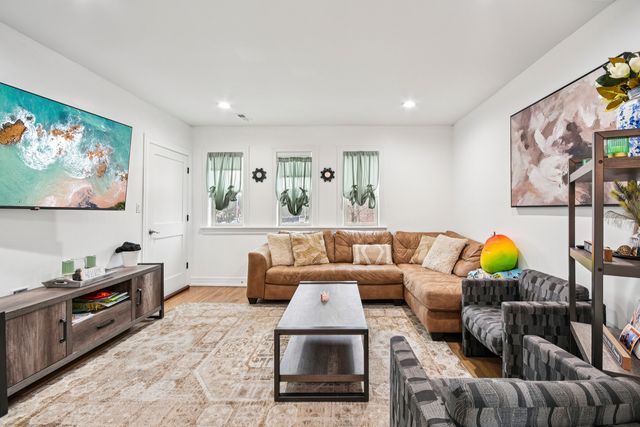 3806 W Armitage Avenue, Chicago, IL 60647