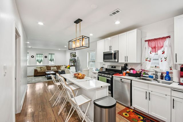 3806 W Armitage Avenue, Chicago, IL 60647