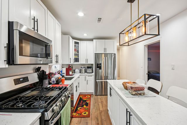 3806 W Armitage Avenue, Chicago, IL 60647