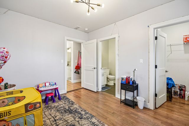 3806 W Armitage Avenue, Chicago, IL 60647